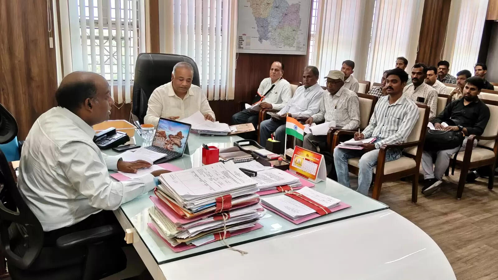 राजगढ़ः सीएम हेल्पलाइन शिकायतों पर कलेक्टर सख्त, लापरवाही पर नोटिस के निर्देश