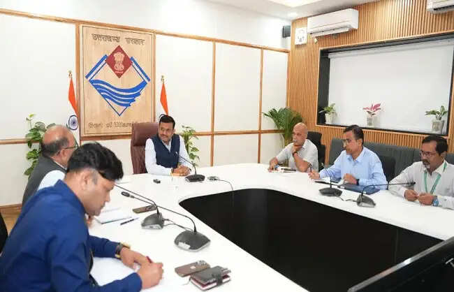 ग्लेशियर झीलों की प्रभावी निगरानी जरूरी: मुख्य सचिव