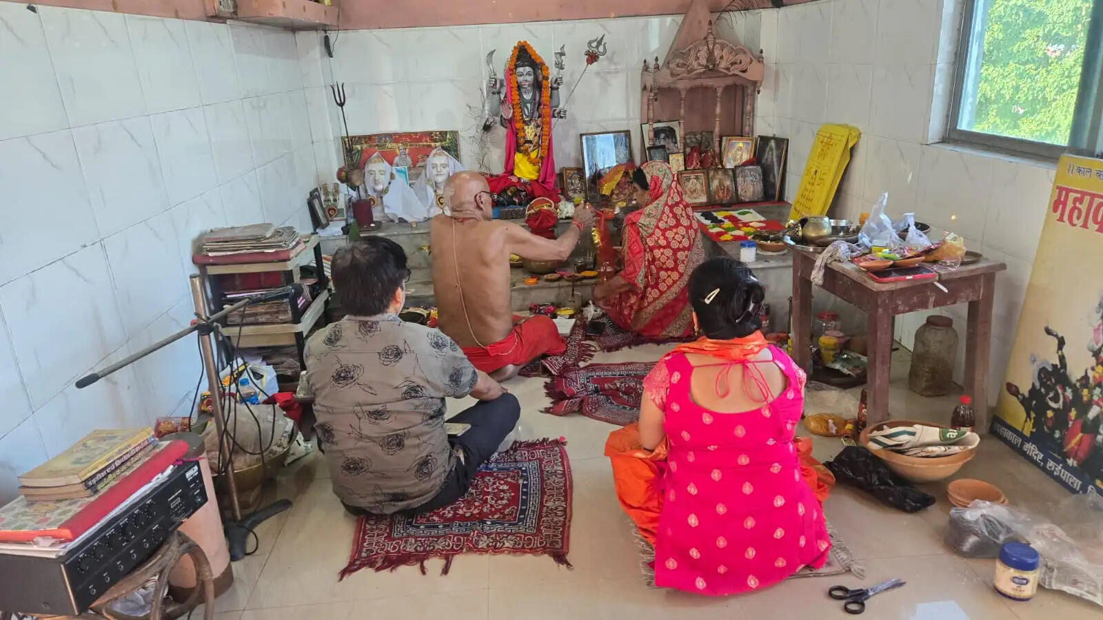 रुईधासा महाकाल मंदिर में कलश स्थापना के साथ शारदीय नवरात्र शुरू, मां शैलपुत्री की हुई पूजा-अर्चना