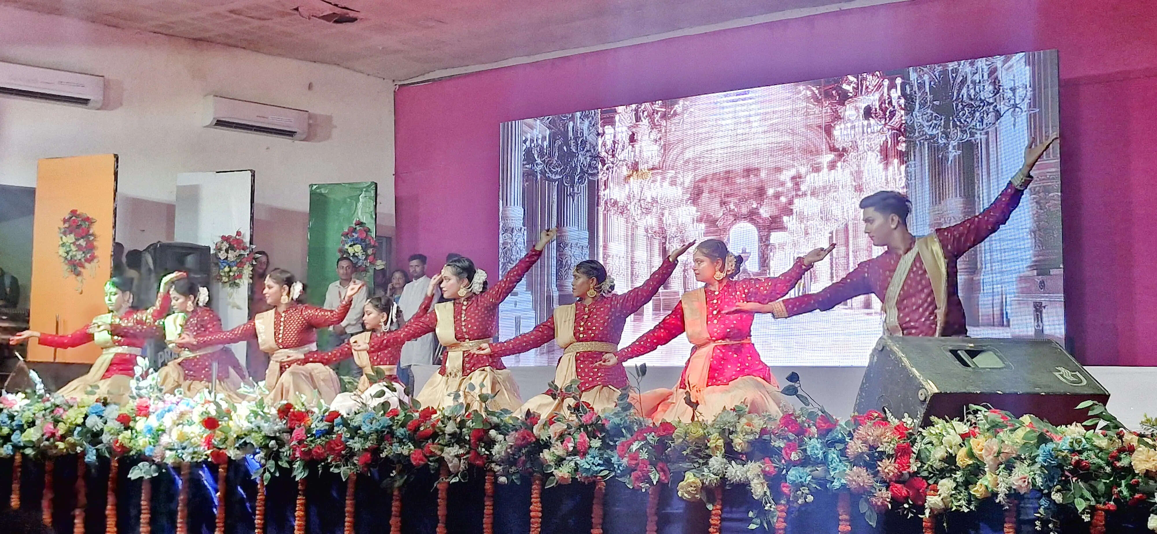 कटिहार स्थापना दिवस: टाउन हॉल में बही सांस्कृतिक रसधार, 'बिहार गीत' के साथ संपन्न हुआ भव्य समारोह