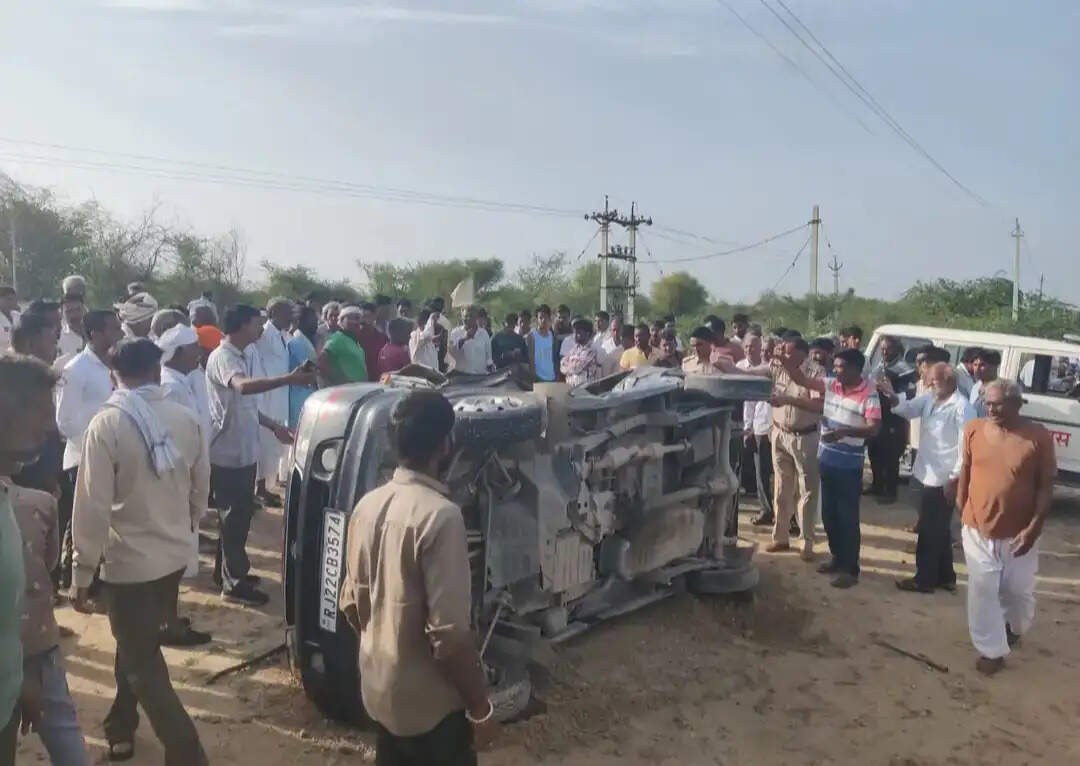 पुष्कर स्नान के लिए जा रहे परिवार की कार बस से टकराई, सात वर्षीय बच्ची समेत तीन की मौत