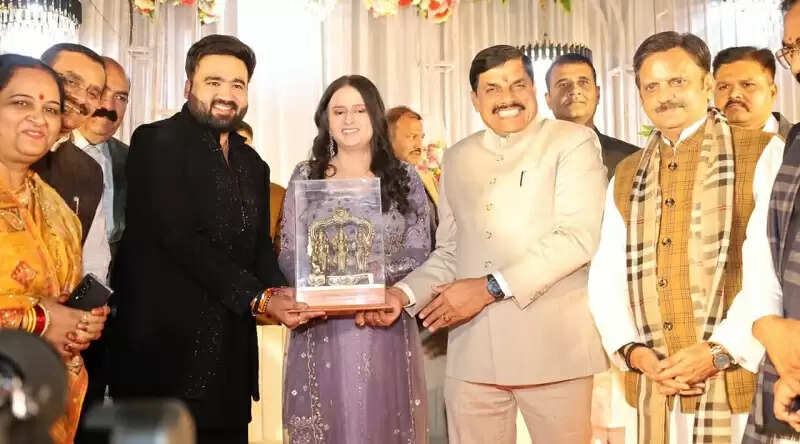 मप्रः मुख्यमंत्री डॉ. यादव खजुराहो में वैवाहिक कार्यक्रमों में हुए शामिल