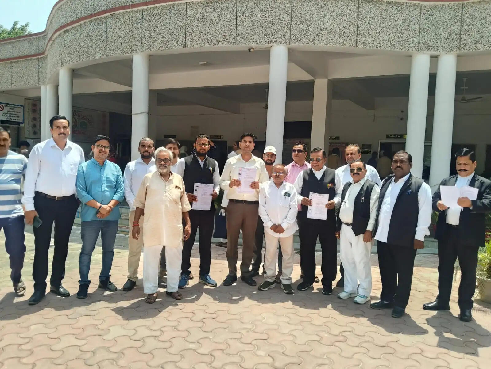 राष्ट्रीय अधिकार मोर्चा ने बिहार के भरत तिवारी एनकाउंटर मा1मले में जिलाधिकारी को सौंपा ज्ञापन