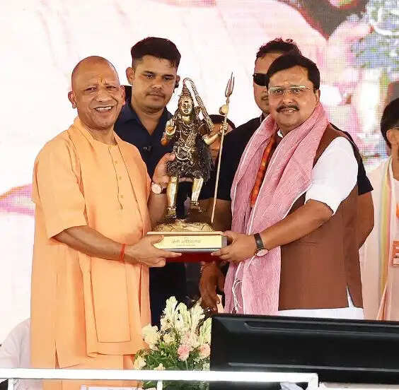 लैंड जेहाद-लव जेहाद करने वालों को आस्था की नहीं वोटबैंक की चिंता : योगी आदित्यनाथ
