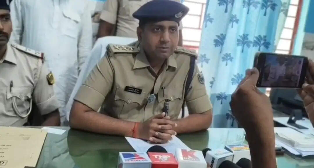 दो देशी कट्टा और 36 जिंदा कारतूस के साथ एक अपराधी गिरफ्तार