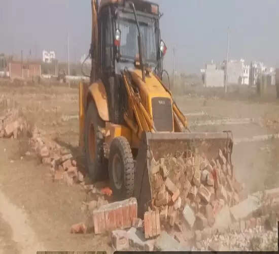 अवैध प्लाटिंग के खिलाफ चला पीडीए का बुलडोजर, एयरपोर्ट थाने में दर्ज कराया मुकदमा