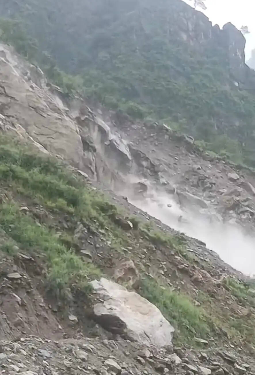 हिमाचल में एक हफ्ते तक भारी बारिश का अलर्ट, किन्नौर में भूस्खलन से एनएच-5 बंद
