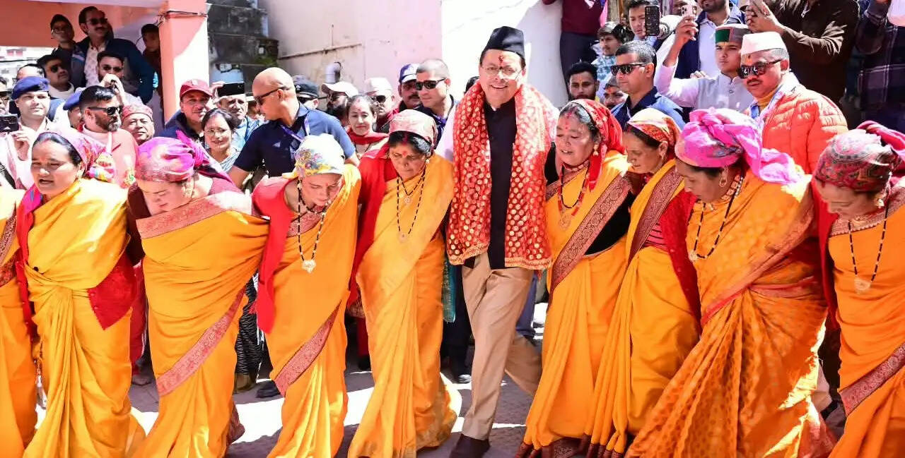 लोक संस्कृति से जुड़ी रहे नई पीढ़ी, विरासत बचाना सबकी जिम्मेदारीः धामी