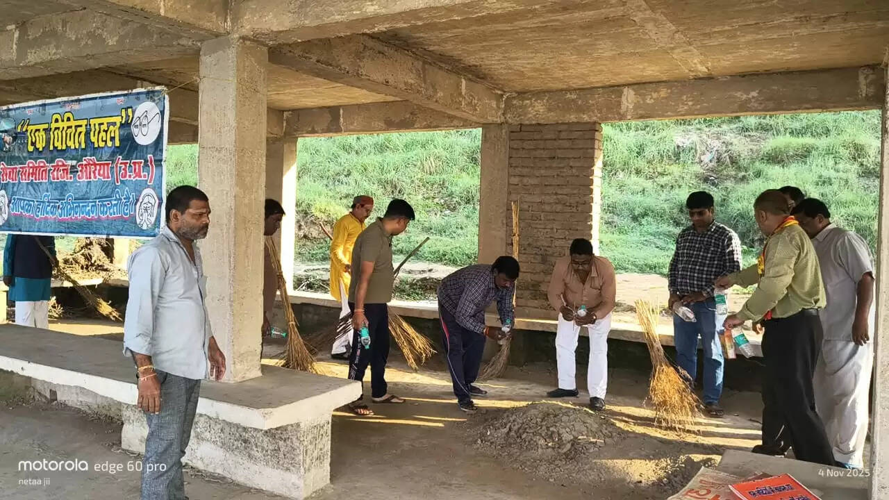 यमुना तट पर चला 167वां सफाई अभियान — कार्तिक पूर्णिमा स्नान को लेकर हुआ विशेष स्वच्छता कार्यक्रम