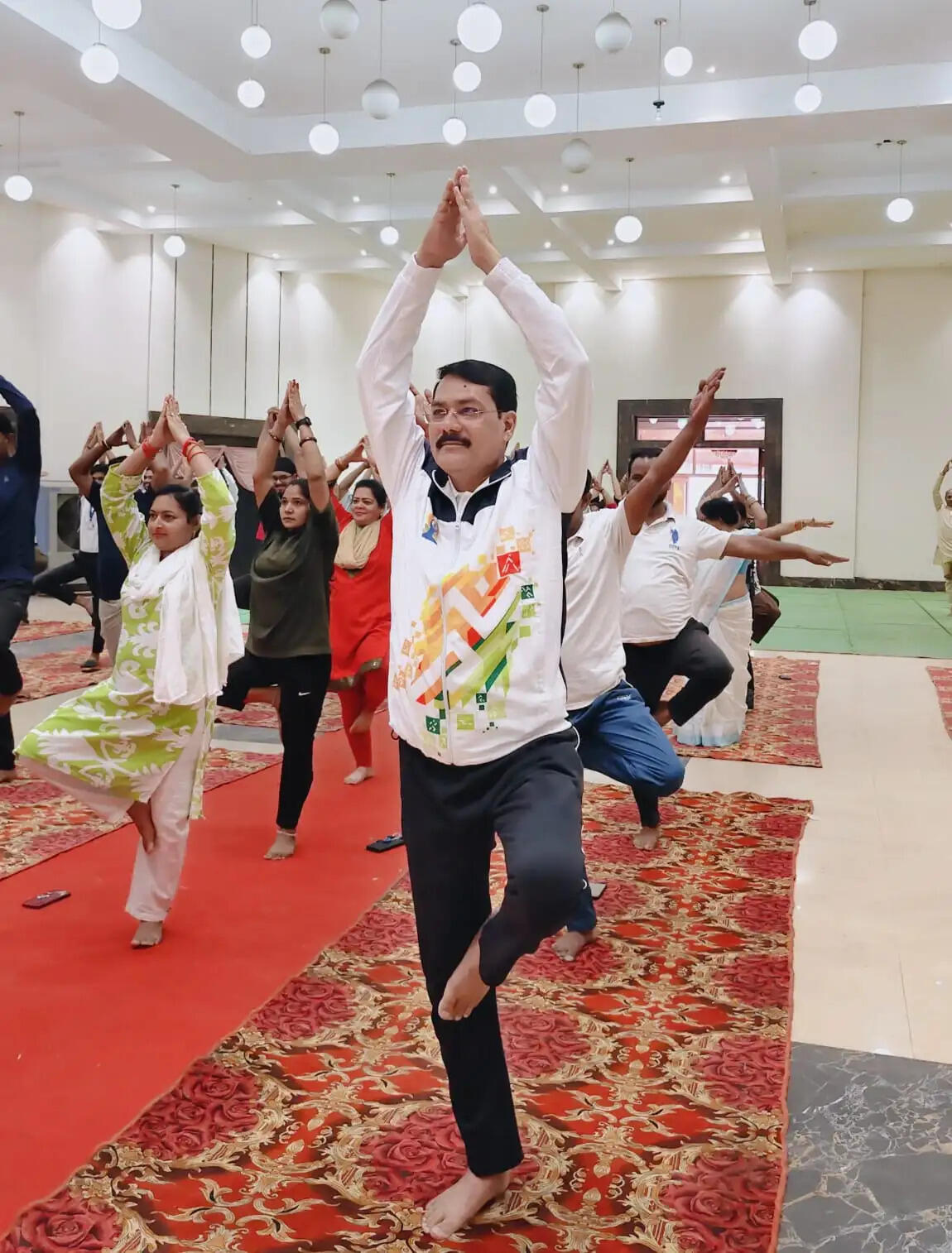 अंतरराष्ट्रीय योग दिवस : कोरबा के आशीर्वाद पॉइंट में गोपाल मोदी की अगुवाई में हुआ भव्य योग शिविर