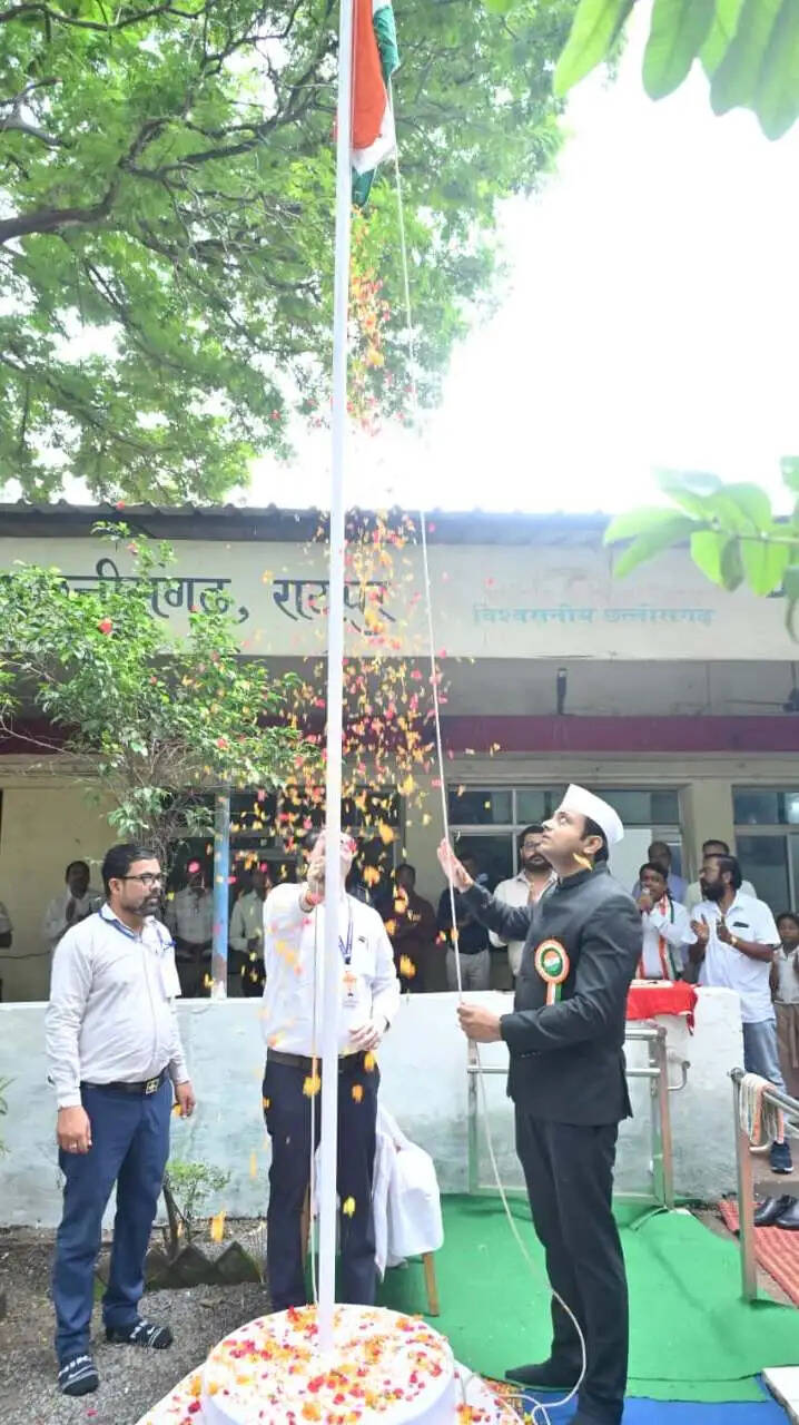 जनसम्पर्क संचालनालय में आयुक्त ने किया ध्वजारोहण