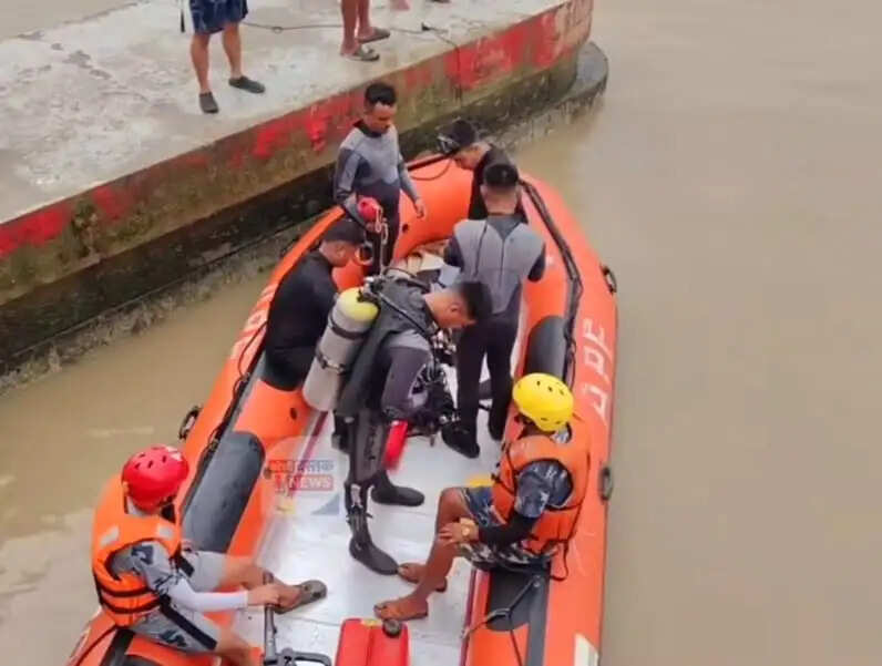 कोसी बराज में रील बनाने के दौरान नदी में गिरा युवक, घंटों बाद भी नहीं मिला सुराग