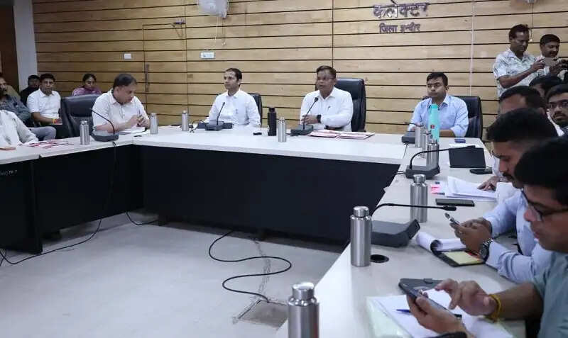 इंदौरः शिकायतों के निराकरण में लापरवाही बरतने पर होगी सख्त कार्रवाई