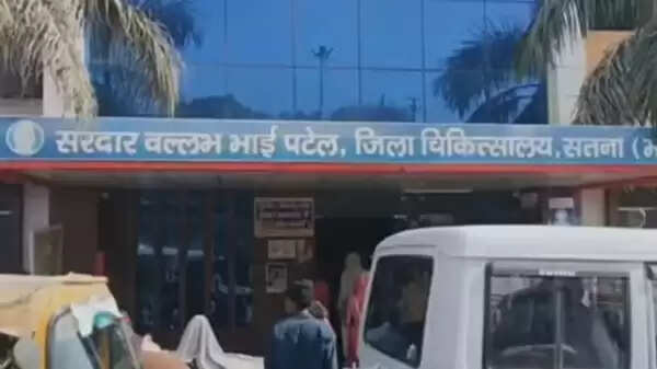 सतना में संक्रमित रक्त चढ़ाने के प्रकरण में ब्लड बैंक प्रभारी डॉक्टर और लैब टेक्निशियन निलंबित