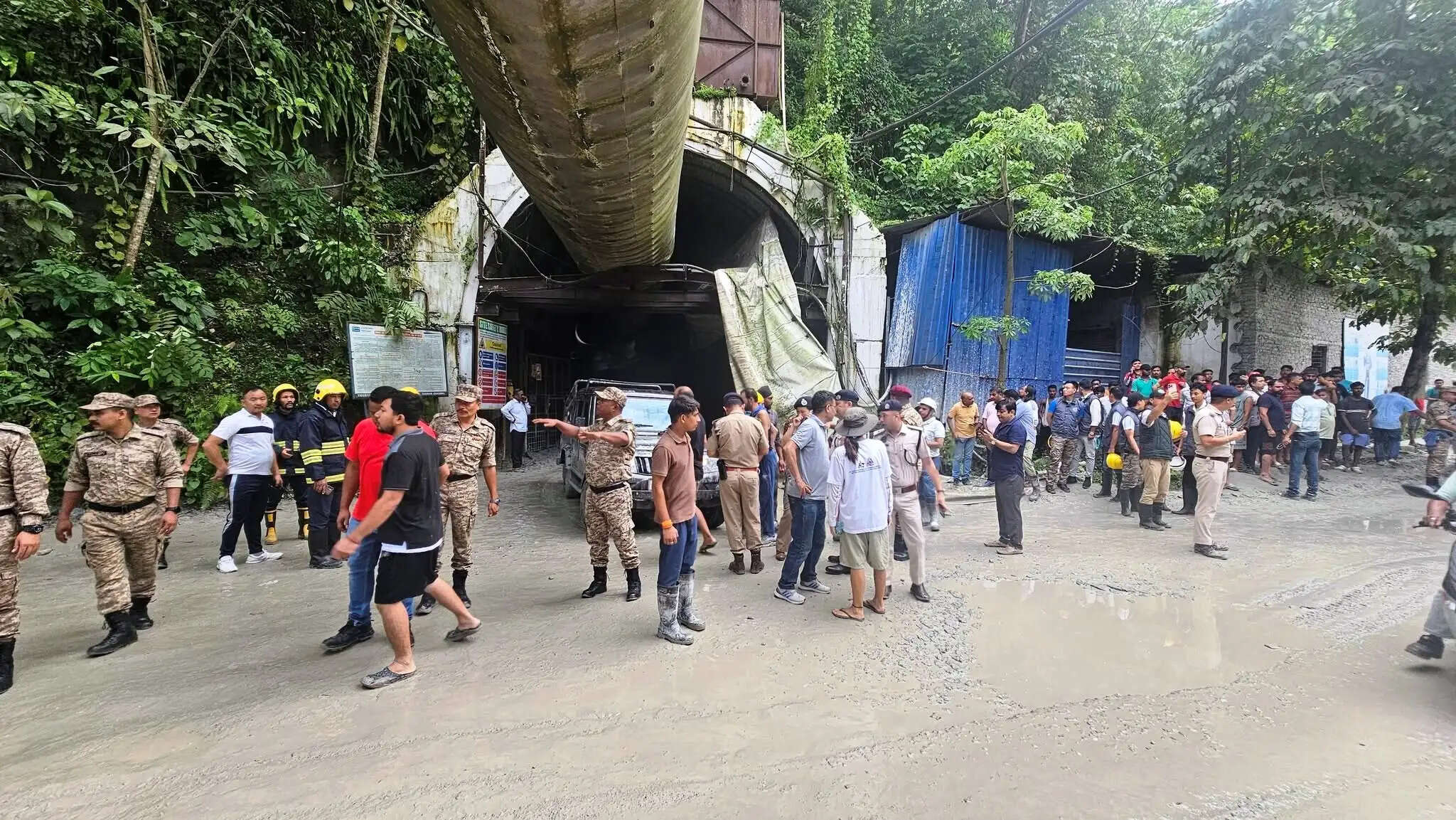 (अपडेट) समरदोंग सुरंग में 27 लोगों के फंसे होने की आशंका, रेस्क्यू ऑपरेशन जारी