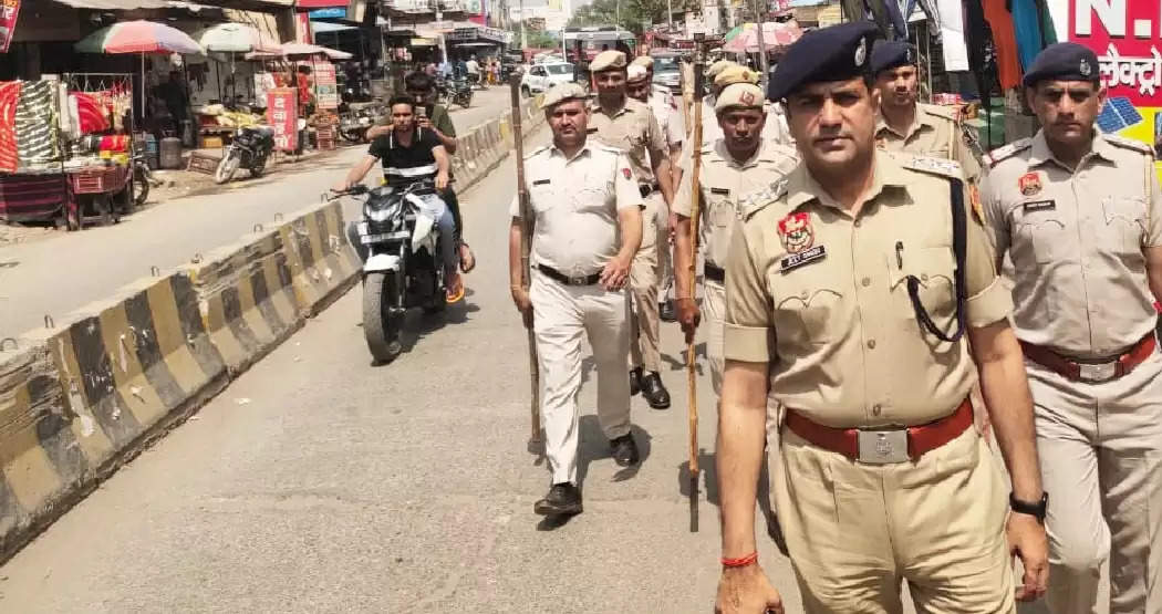 सोनीपत: एसीपी जीत बैनीवाल के नेतृत्व में पुलिस ने पैदल मार्च निकाला