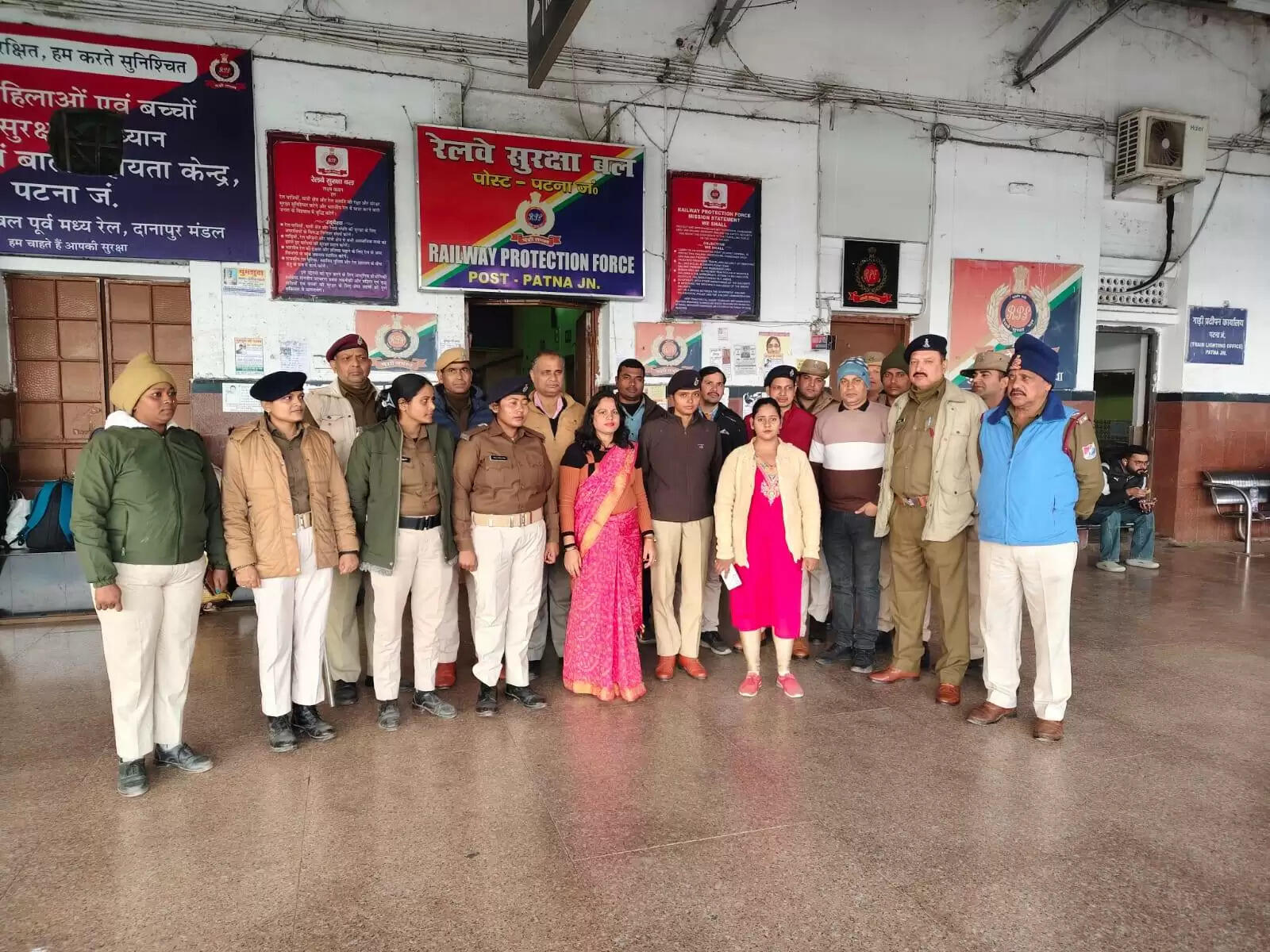 नशापान तथा भिक्षावृति में शामिल बच्चाें का किया गया रेस्क्यू