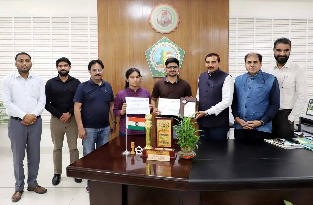 हिसार : गुरु जम्भेश्वर विश्वविद्यालय के विद्यार्थी इंटर-स्टेट क्विज प्रतियोगिता में दूसरे स्थान पर रहे