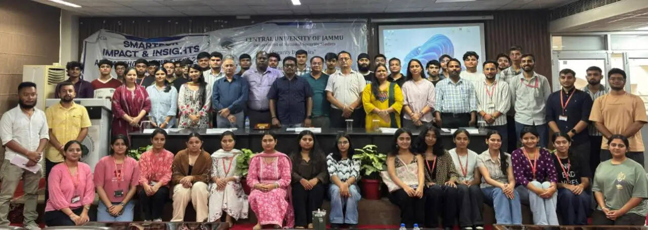 सीयूजे में भारतीय नौसेना के आधुनिकीकरण पर व्याख्यान, समुद्री सुरक्षा की चुनौतियों पर हुई चर्चा