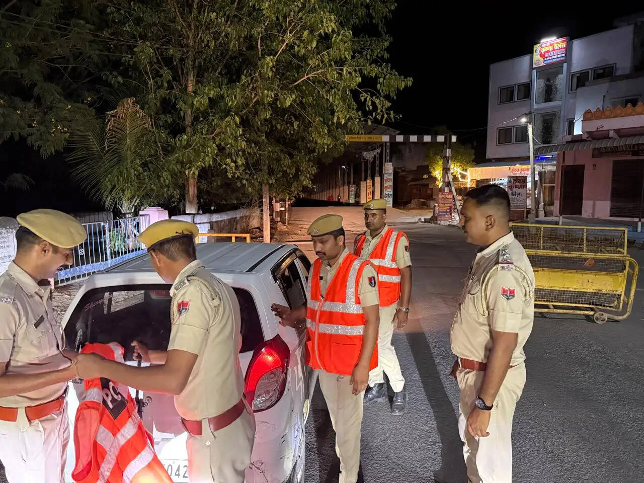 पुलिस सघन नाकाबंदी से अपराधियों में हड़कंप: 810 नाकाबंदी पॉइंट्स पर 47 हजार से ज्यादा वाहनों की जांच