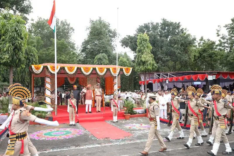 इंदौर: जिले में हर्षोल्लास के साथ उत्सवी माहौल में मनाया गया स्वतंत्रता दिवस