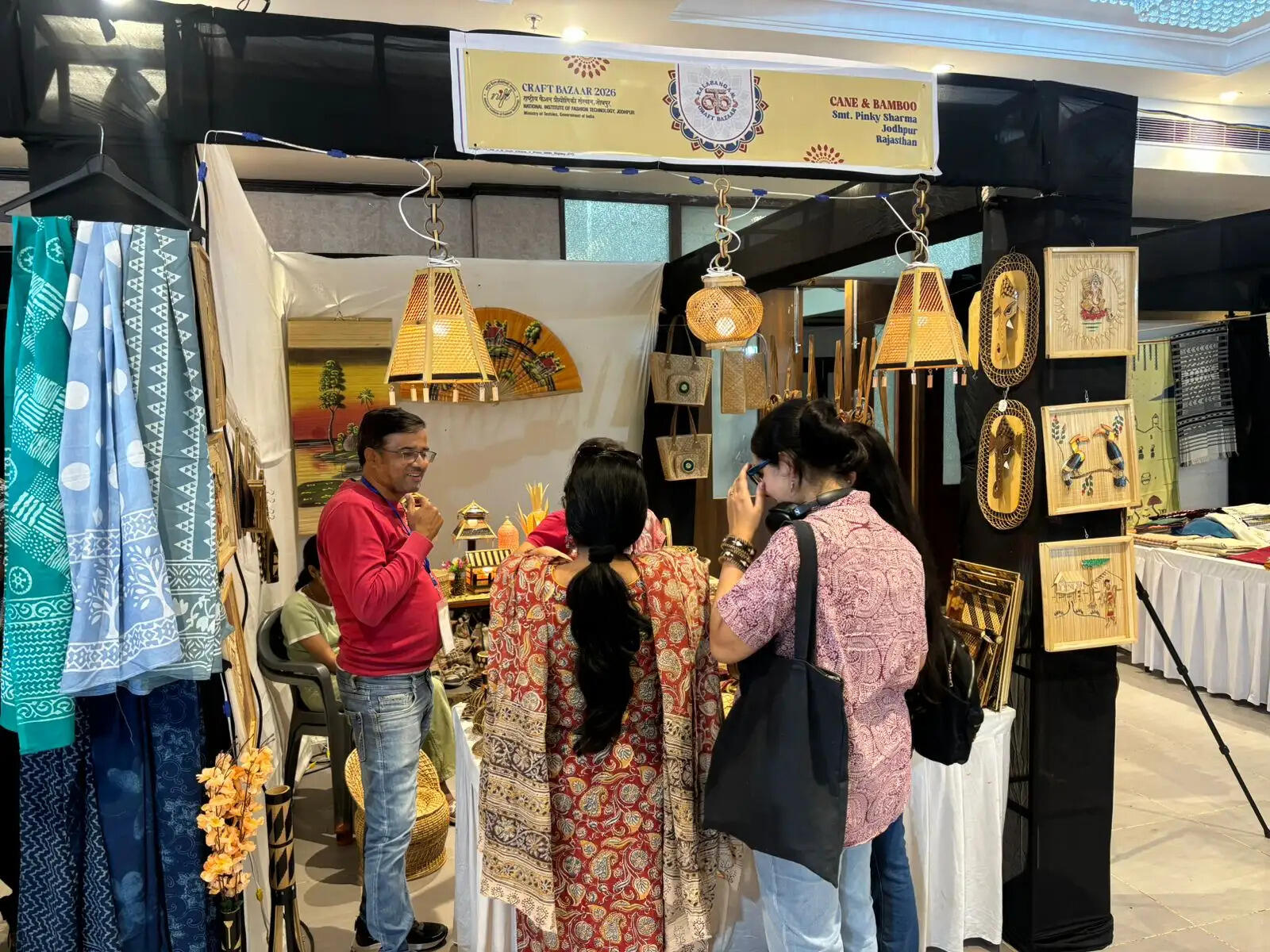 राष्ट्रीय फैशन प्रौद्योगिकी संस्थान हस्तशिल्पियों को मिला मंच
