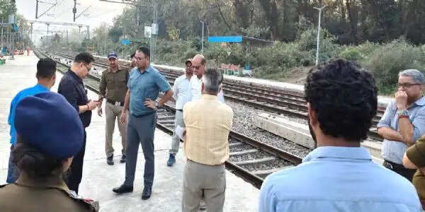 कुंभ मेले की तैयारियां तेज, मोतीचूर रेलवे स्टेशन पर यात्री सुविधाओं को किया जाएगा सुदृढ़