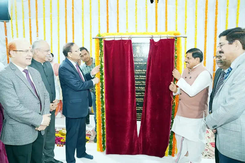 देश के मुख्य न्यायाधीश जस्टिस सूर्यकांत ने उज्जैन में किया न्यायाधीश अतिथि गृह का भूमिपूजन
