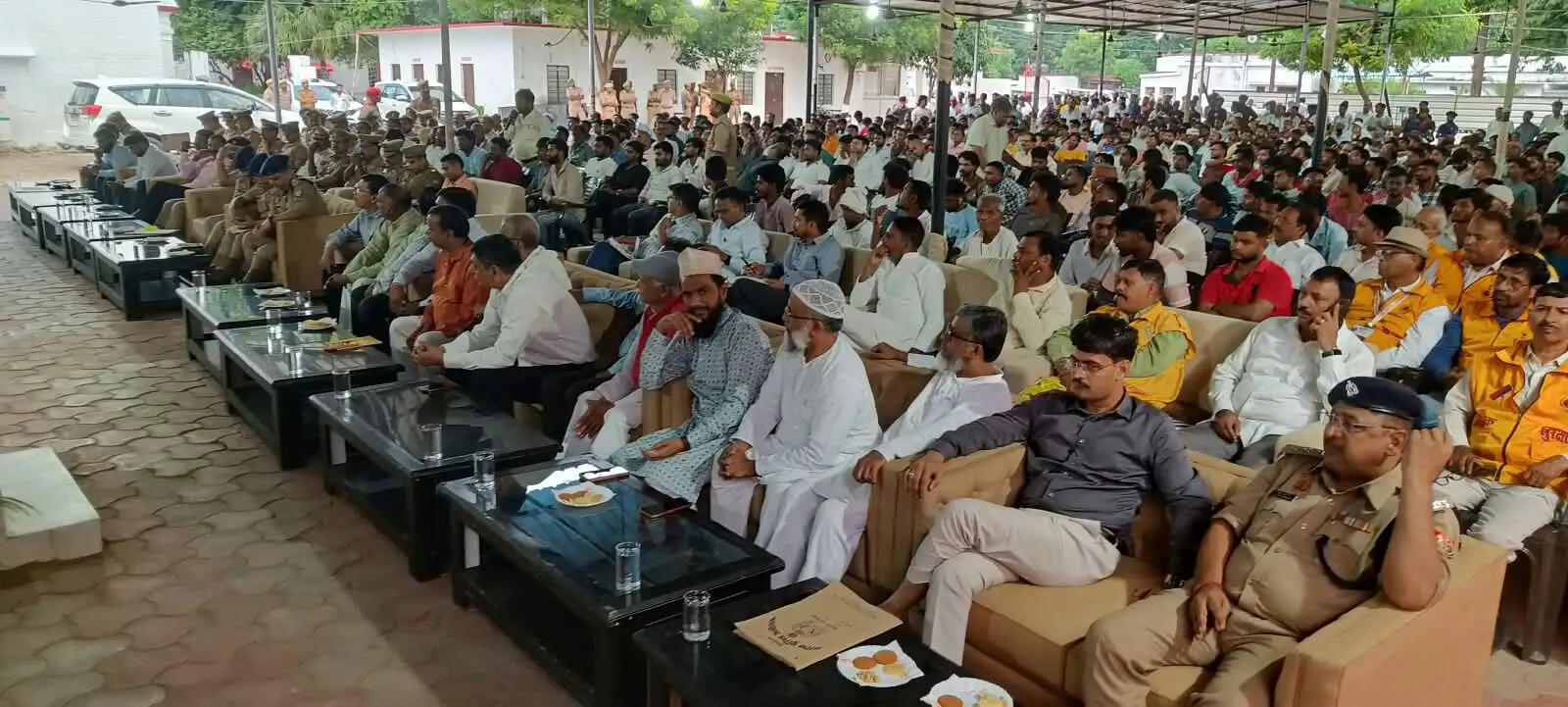 गोरखपुर : 4460 दुर्गा प्रतिमाएं होंगी स्थापित, जिलाधिकारी ने बैठक कर बताए प्रतिमा की स्थापना व विसर्जन के कानून
