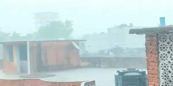 अलवर में बारिश से गर्मी से राहत, कई इलाकों में जलभराव