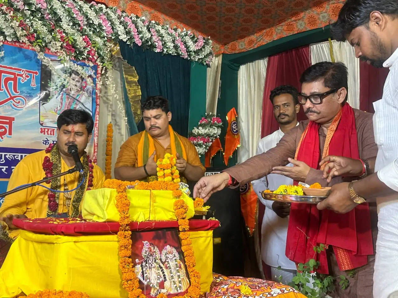 कृष्ण जन्मोत्सव में गूंजा अधर्म के अंत का संदेश, महिलाओं ने गाए मंगल गीत