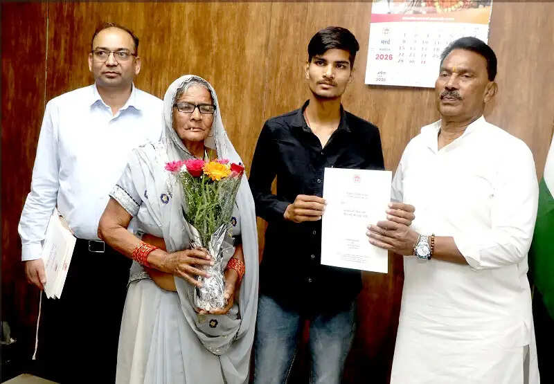 कर्तव्यों का निर्वहन कर परिवार की देखभाल करें, सरकार आपके साथ : मंत्री सिलावट