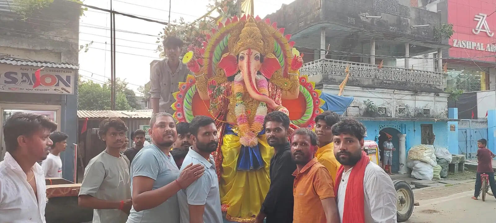 गणेश चतुर्थी के अंतिम दिन भगवान गणेश की प्रतिमा का हुआ विसर्जन