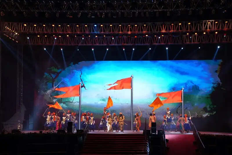 वाराणसी में महानाट्य के मंचन के दूसरे दिन जीवंत हुए सम्राट विक्रमादित्य के जीवन से जुड़े प्रसंग