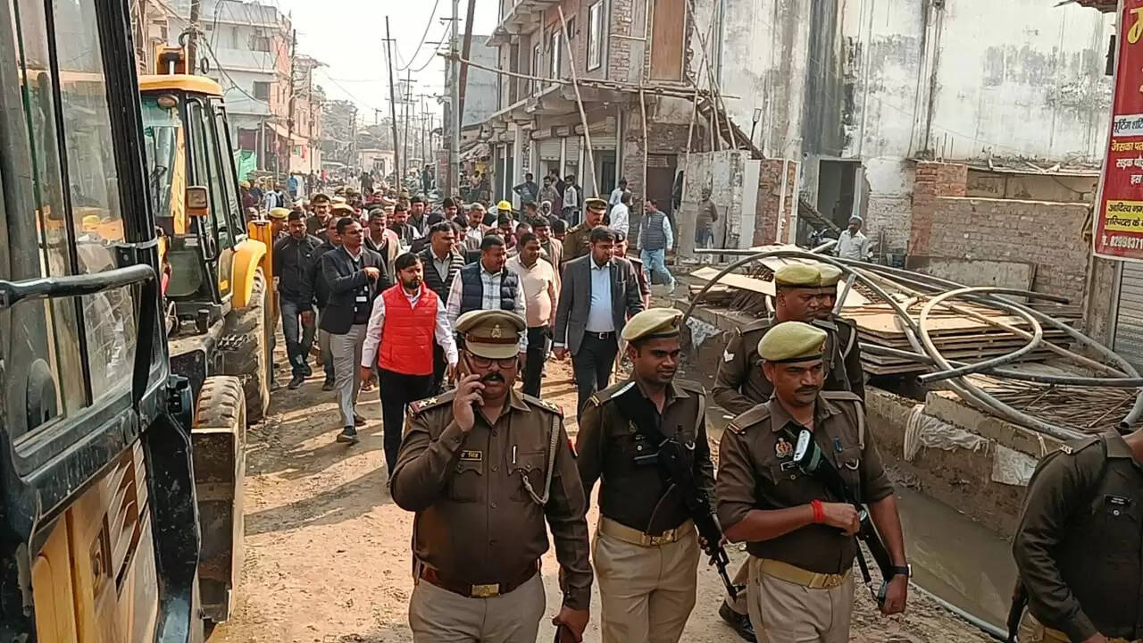 गोरखपुर की पहचान से जुड़ी महत्वपूर्ण परियोजना है विरासत गलियारा : डीएम