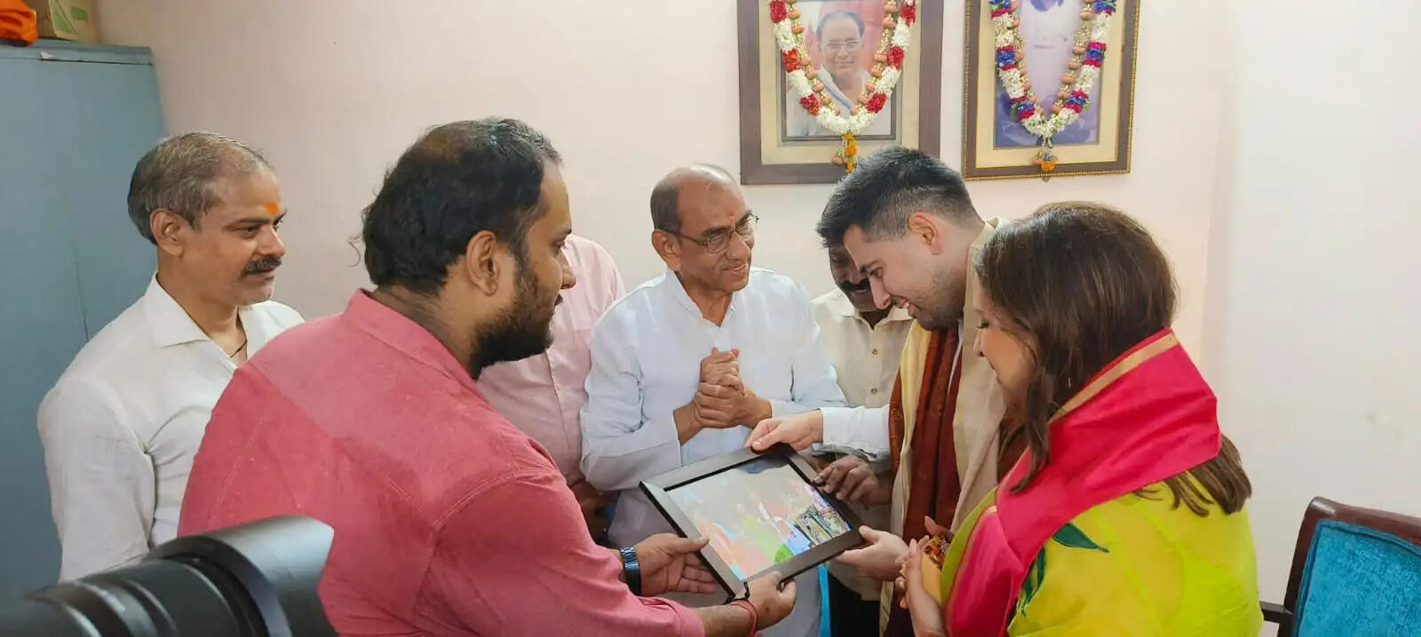 वाराणसी&nbsp;में&nbsp;आप सासंद राघव&nbsp;चड्ढा&nbsp;ने पत्नी परिणीति&nbsp;संग&nbsp;किया गंगा पूजन