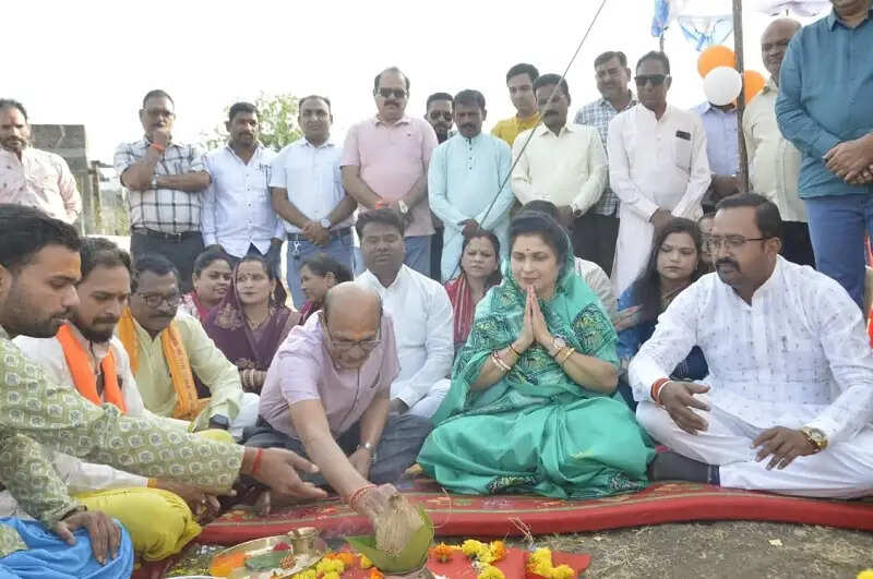 भोपालः मंत्री कृष्णा गौर ने किया 25 लाख लीटर की पानी की टंकी का भूमिपूजन