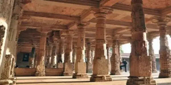 भोजशाला के प्राचीन पत्थरों पर अंकित हैं कई मंत्र, सर्वे में मिले ऐतिहासिक तांबे के सिक्के और शिलालेख