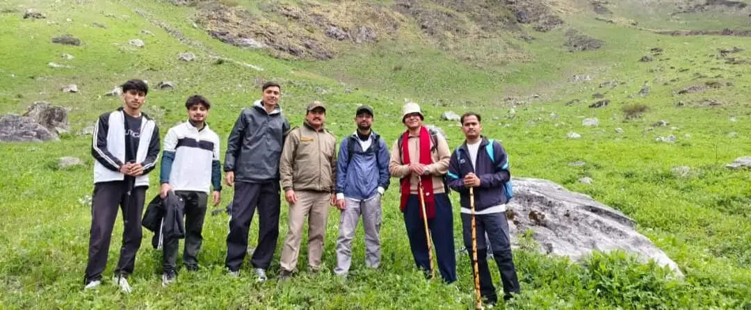 प्रकृति प्रेमी पर्यटकों के लिए खुली फूलों की घाटी