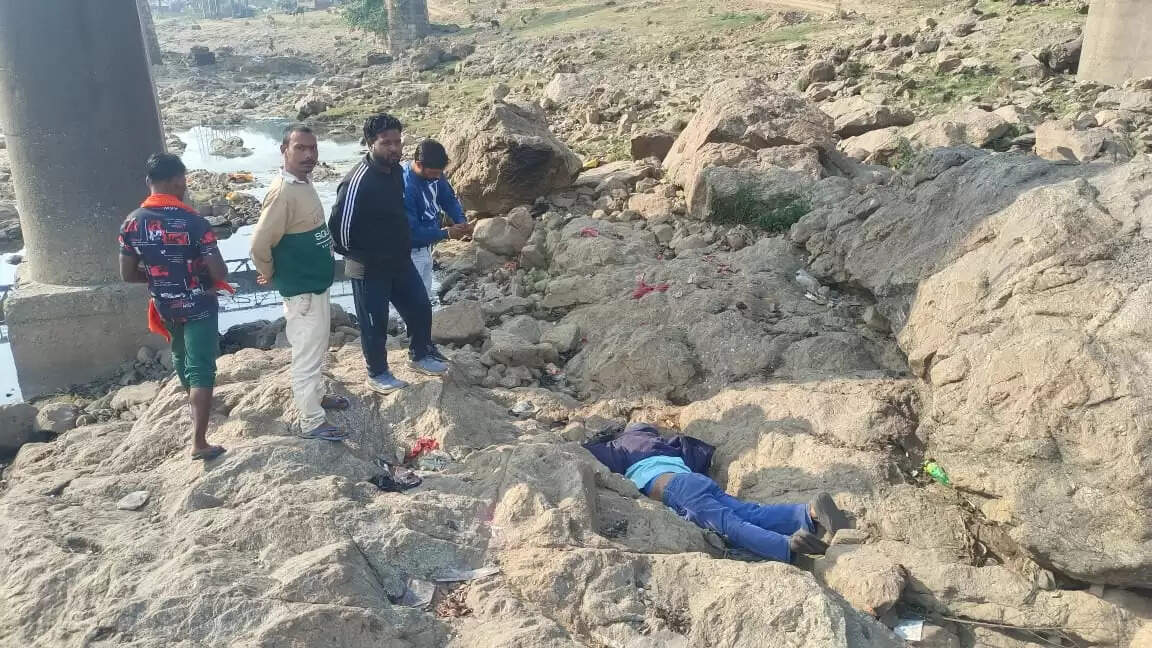 वृद्ध ने दामोदर पुल से छलांग लगा दी जान, बेटे ने बताया विक्षिप्त