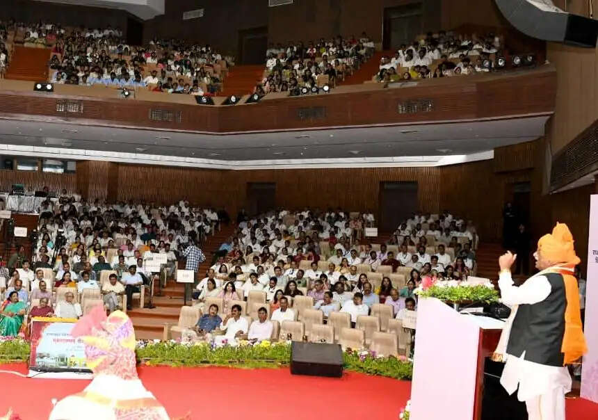 स्वर्णिम भारत के लिए सब मिलकर प्रयास करें: राज्यपाल