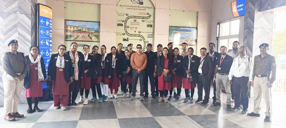 रायपुर रेल मंडल में एंबुश टिकट चेकिंग : 177 यात्री बिना टिकट पकड़ाये