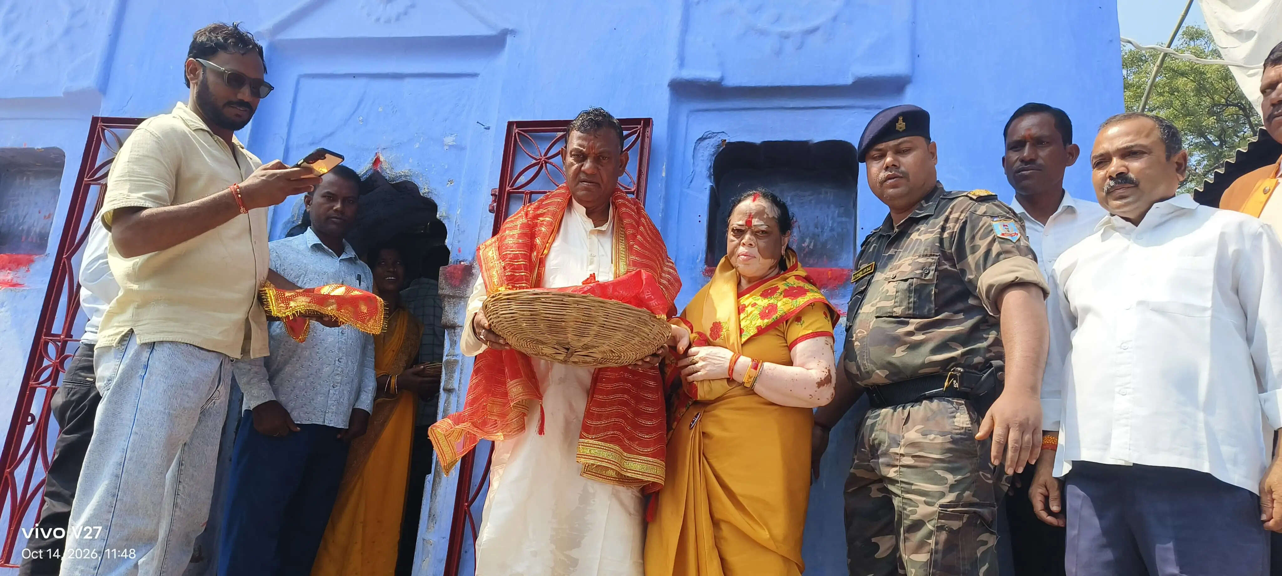 नवनियुक्त राज्यपाल ब्रजमोहन ने सपरिवार मां उग्रतारा मंदिर में की पूजा