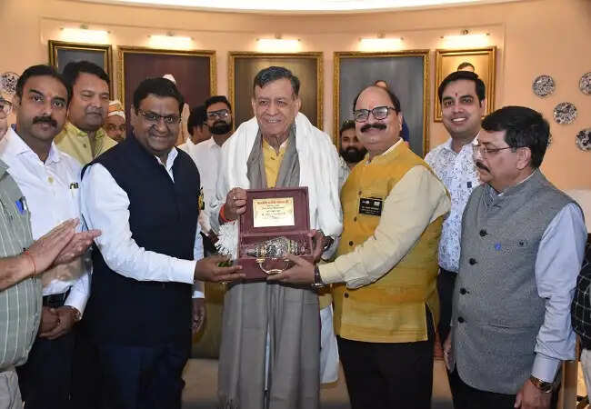 रोटरी क्लब ऑफ कानपुर के प्रतिनिधिमण्डल ने विधान सभा का किया भ्रमण