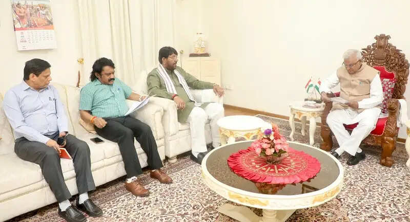 मप्रः राज्यपाल पटेल मंडला में मुख्यमंत्री दुधारू पशु प्रदाय योजना के हितग्राहियों को पशुओं की देंगे सौगात