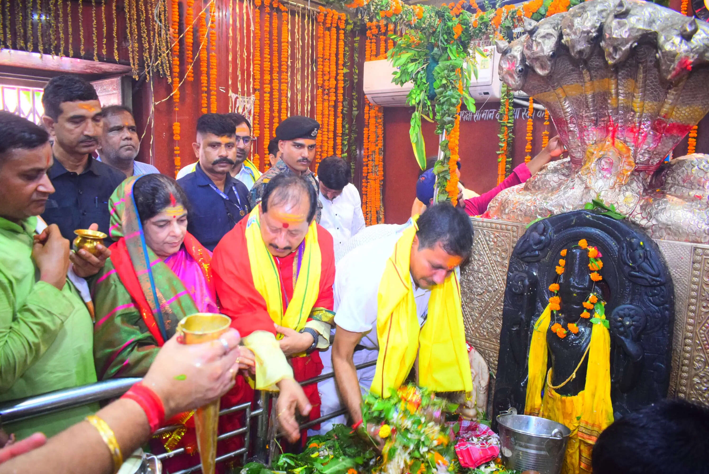 कृषि मंत्री विजय कुमार सिन्हा ने बाबा हरिहर नाथ मंदिर में किया रुद्राभिषेक
