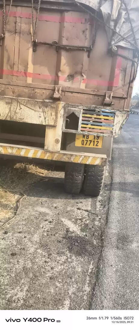 चुटूपालू घाटी में ट्रेलर का ब्रेक फेल, छलांग लगाने से हुई खलासी की मौत