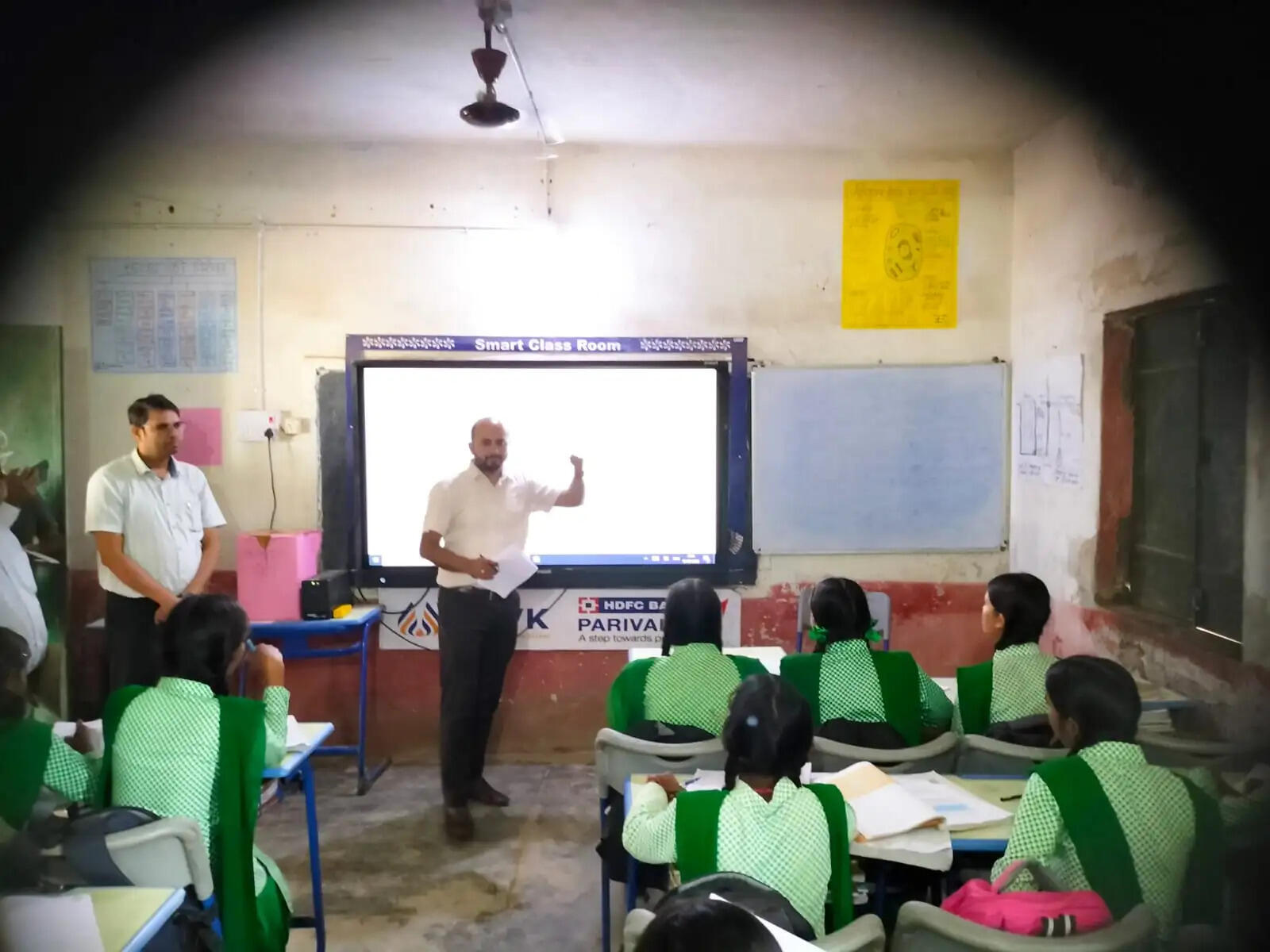 क्लास टीचर बने डीसी ऋतुराज, प्रभारी शिक्षकों को किया शो-कॉज