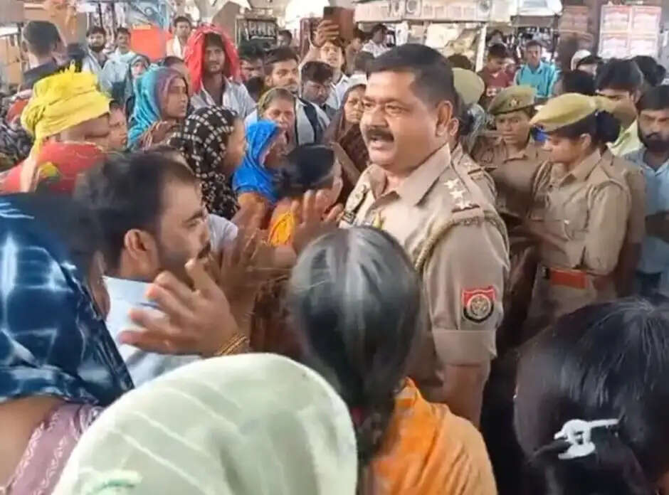 स्मार्ट मीटर के विरोध में महिलाओं ने किया प्रदर्शन