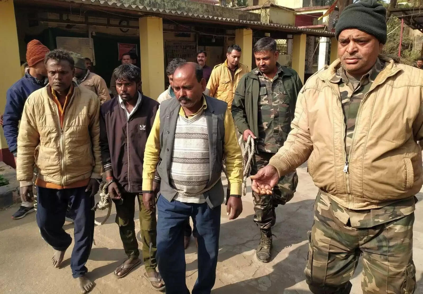 थानेदार पर हमला, चार आरोपी गिरफ्तार